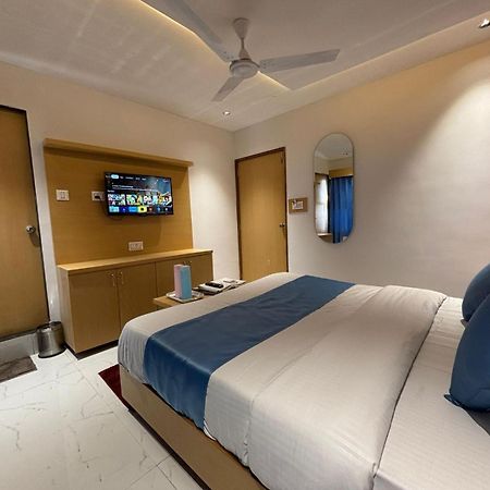 Hotel Phoniex Αχμπανταμπάντ Εξωτερικό φωτογραφία
