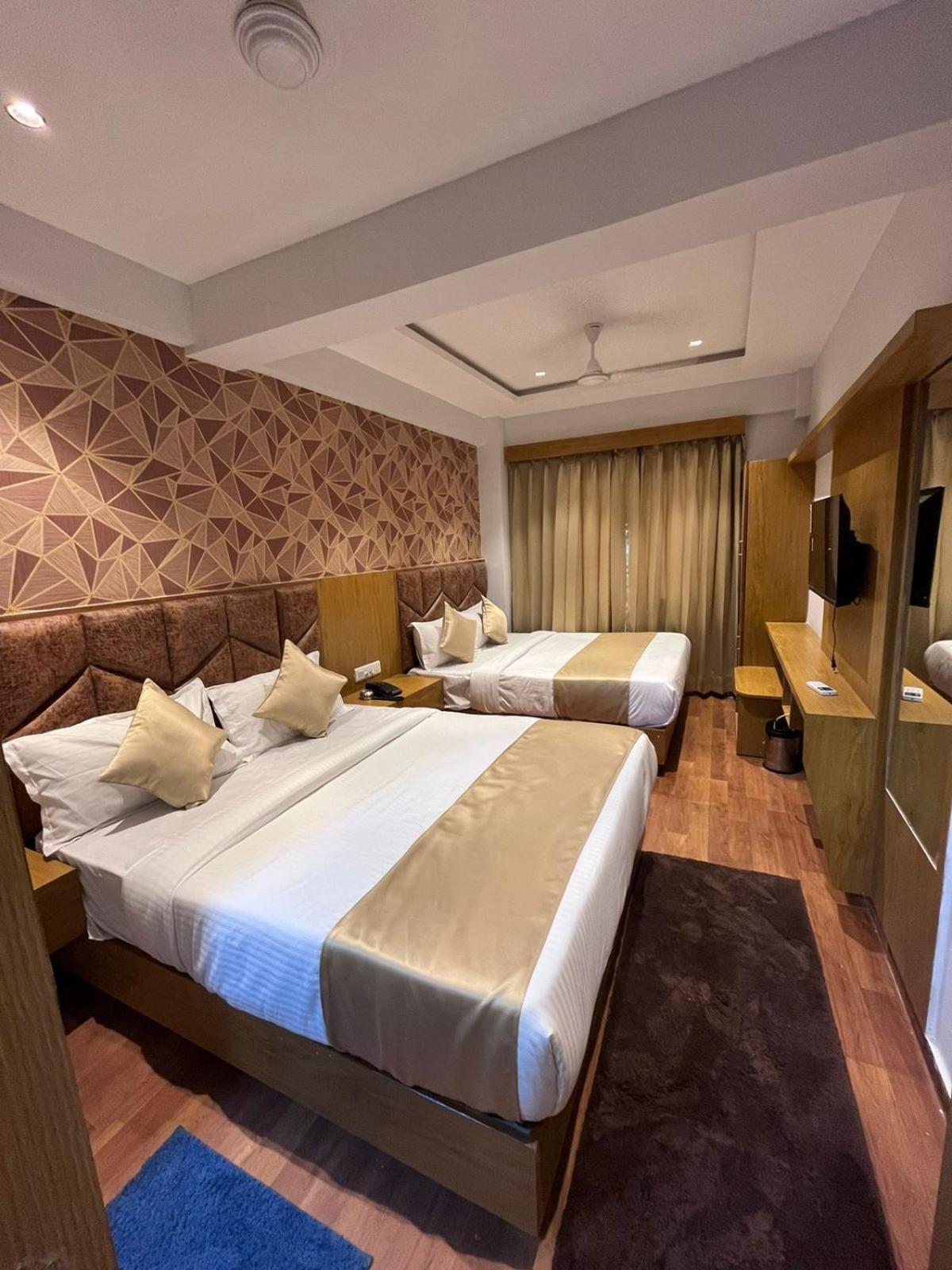Hotel Phoniex Αχμπανταμπάντ Δωμάτιο φωτογραφία