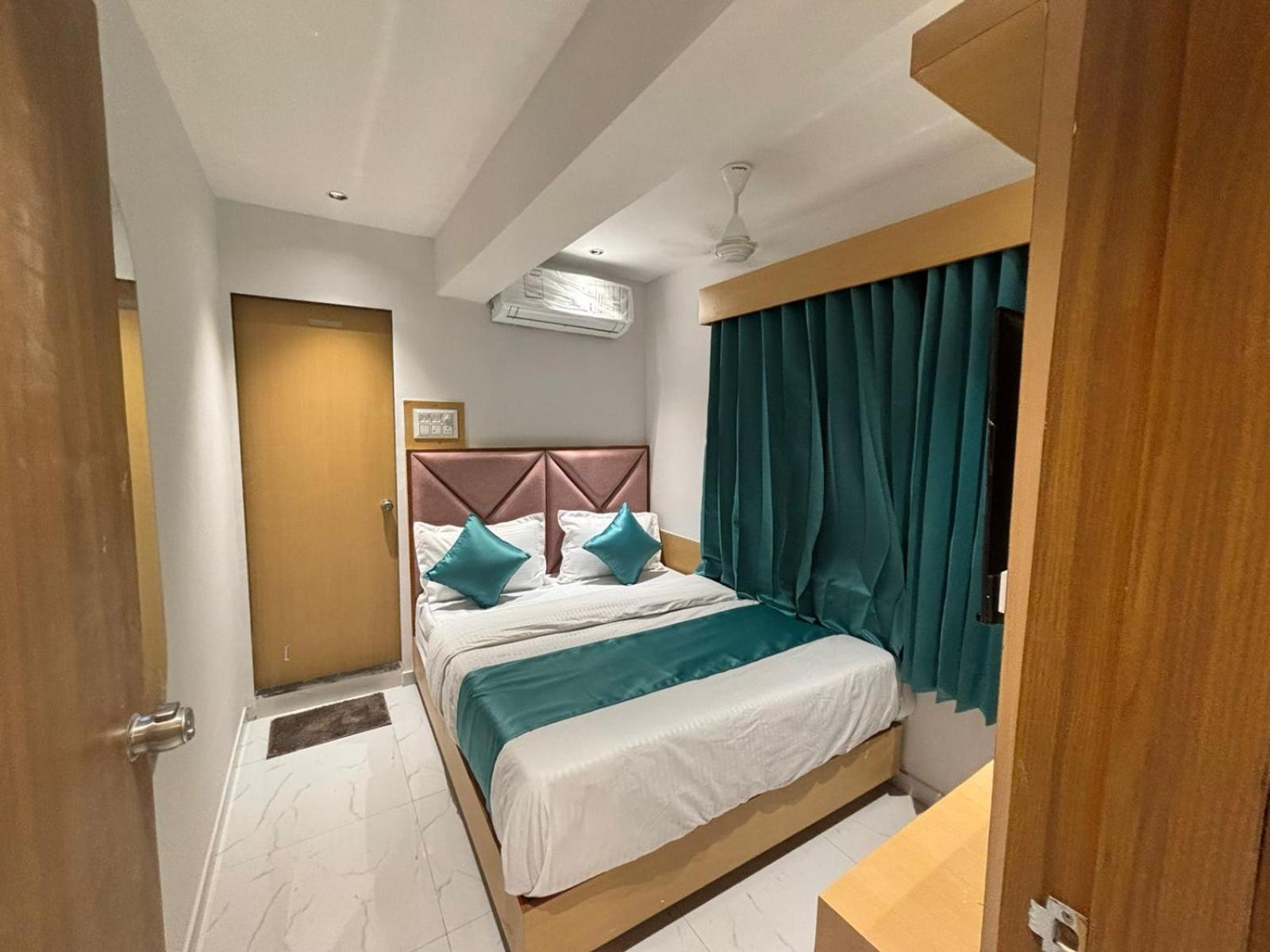 Hotel Phoniex Αχμπανταμπάντ Εξωτερικό φωτογραφία