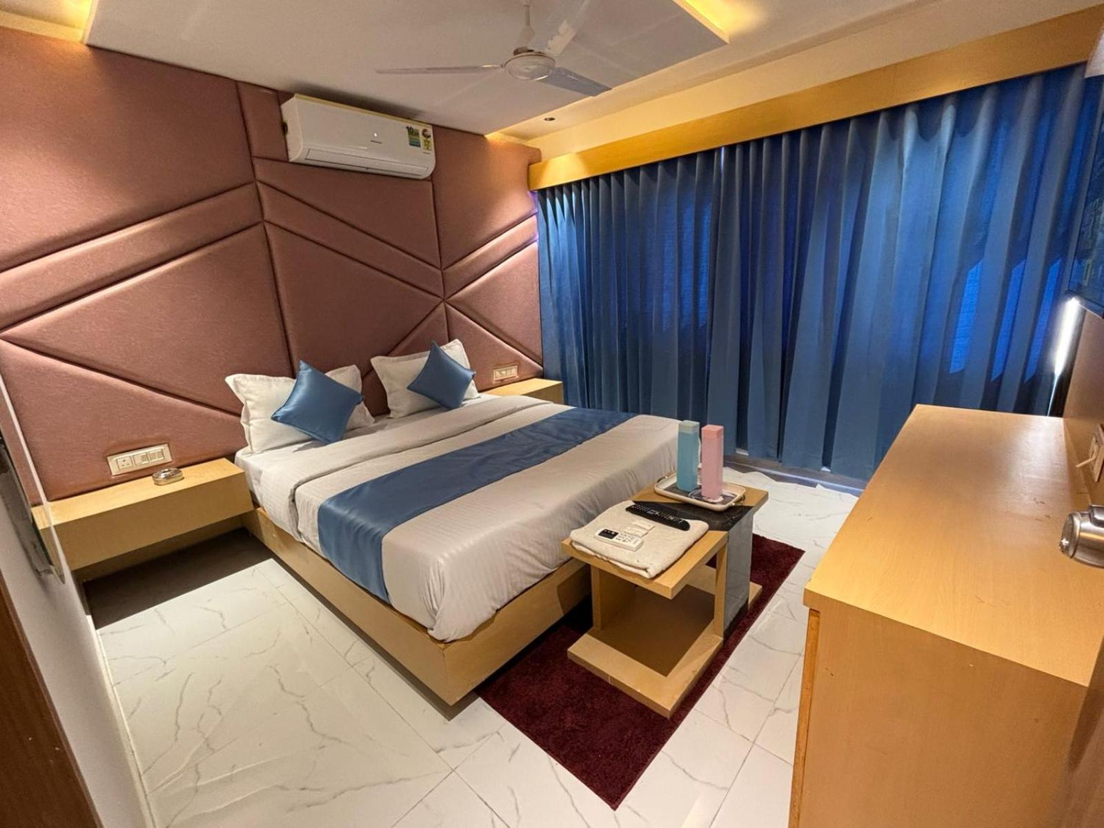 Hotel Phoniex Αχμπανταμπάντ Εξωτερικό φωτογραφία