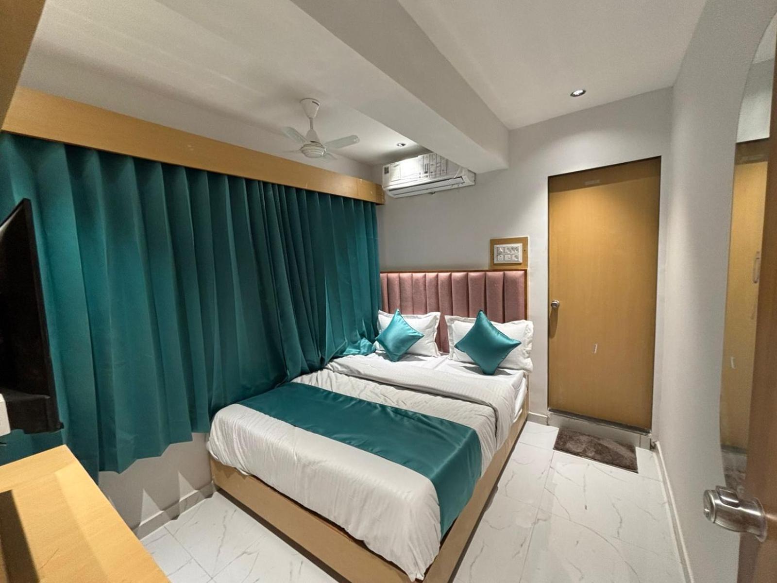 Hotel Phoniex Αχμπανταμπάντ Εξωτερικό φωτογραφία