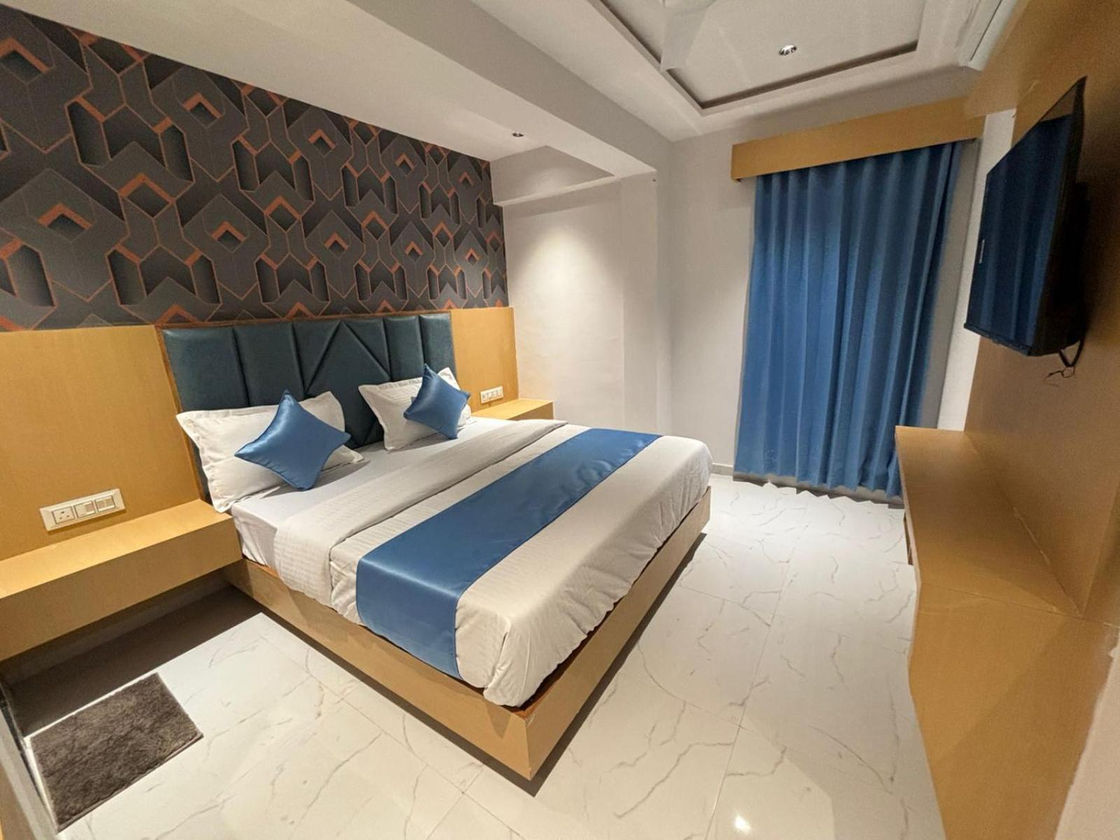 Hotel Phoniex Αχμπανταμπάντ Εξωτερικό φωτογραφία